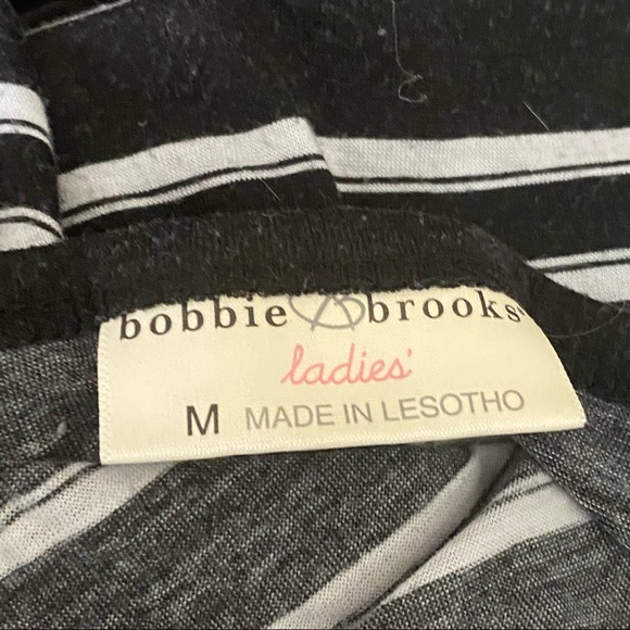 BOBBIE BROOKS keyhole neck stripe tee gather front. M Black and white - Picture 6 of 7